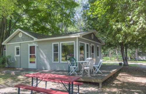 Empire Cottage | Little Glen Lake Cottage - Glen Arbor/Sleeping Bear Dunes Area