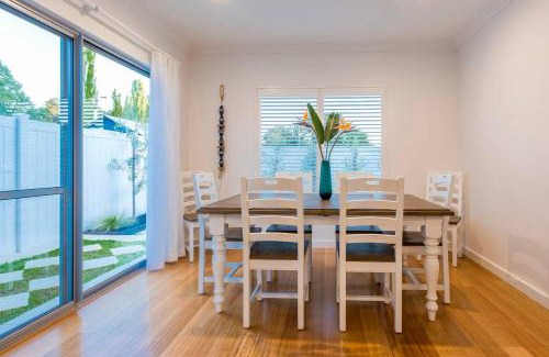 Dunsborough House | Little Hamptons - Beachside Retreat near Town Centre