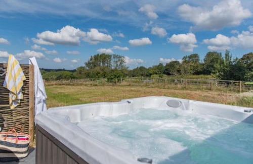 Etchinghill House | Little Hayloft by Bloom Stays