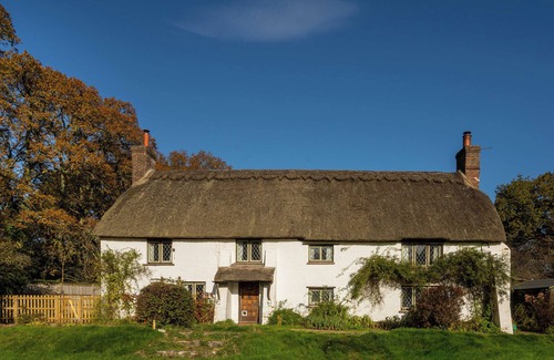 Ringwood Cottage | LITTLE LIONS FARM, pet friendly, with a garden in Ringwood