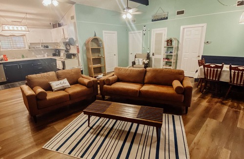 Negreet House | Little Minnow is a Pet friendly water front home on Toledo Bend in a quiet cove.