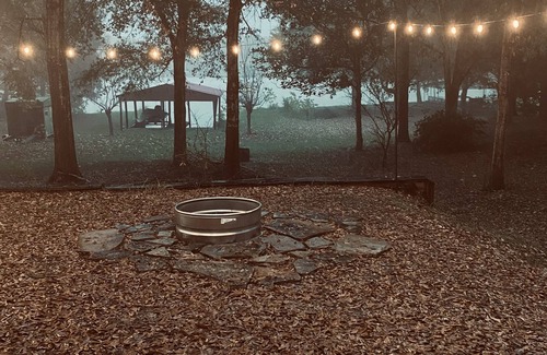 Negreet House | Little Minnow is a Pet friendly water front home on Toledo Bend in a quiet cove.