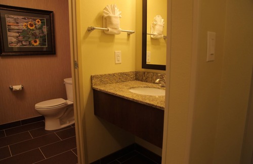 New Town Hotel | Little Missouri Inn & Suites New Town