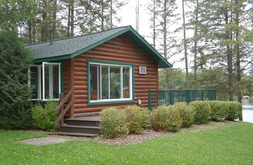 Birchwood Cabin | Little Pine Cabin; a charming retreat for couples