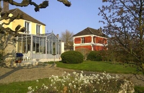 Saint-Nom-la-Breteche House | Little Red House, ideal for couple, private garden, in large secluded grounds