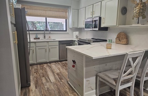 Georgetown Condo | Little slice of heaven 2-bedroom condo in superb Georgetown with deck on lake