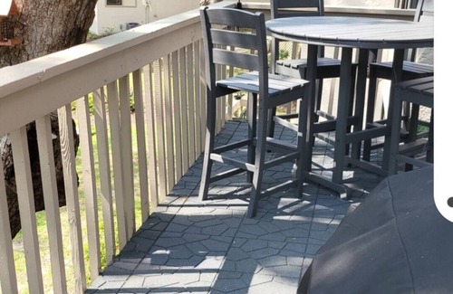 Georgetown Condo | Little slice of heaven 2-bedroom condo in superb Georgetown with deck on lake