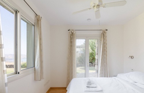 Almagor Apartment | Live By The Water Villa