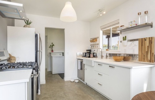 Joshua Tree House | 🌵Live Centered w/Hot Tub, Fire Pit & BBQ In Joshua Tree & Walk to Town!🌵