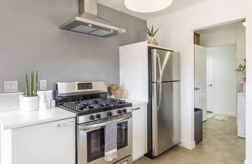 Joshua Tree House | 🌵Live Centered w/Hot Tub, Fire Pit & BBQ In Joshua Tree & Walk to Town!🌵