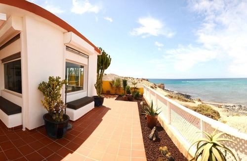 Bahia Calma House | Live like a Hollywood star: a spectacular beach property!