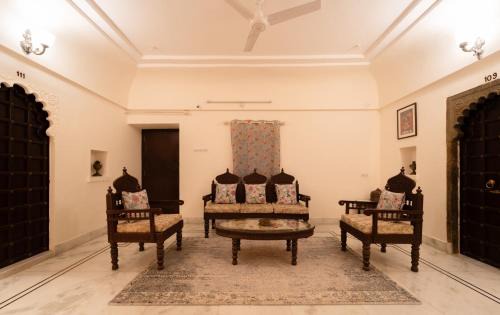 Bhindar House | Live Like Royalty 446-Year-Old Stay 7BR -Homeyhuts