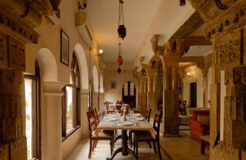 Bhindar House | Live Like Royalty 446-Year-Old Stay 7BR -Homeyhuts