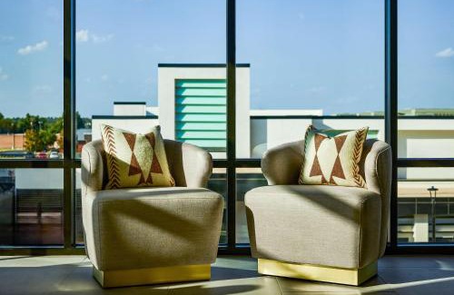 Central Oklahoma City Hotel | Lively Hotel On Oak Oklahoma City, Tapestry By Hilton