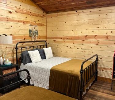 Athens House | Livin on the Edge Cabin in Albert Pike, Beautiful!