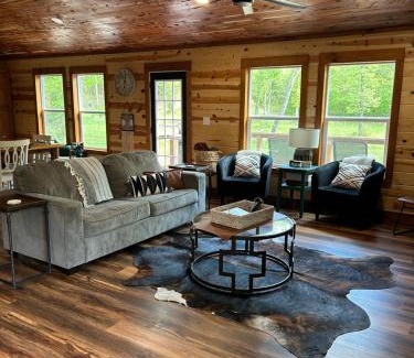 Athens House | Livin on the Edge Cabin in Albert Pike, Beautiful!