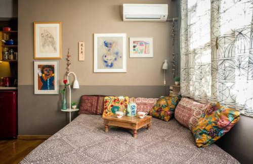 Exarhia Apartment | Living like in a cottage in the center of Athens