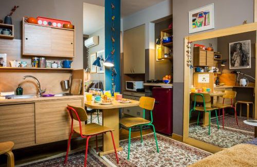 Exarhia Apartment | Living like in a cottage in the center of Athens