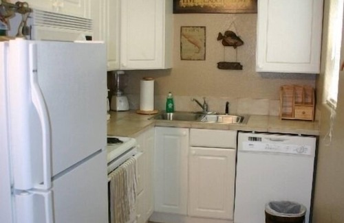 Fulton Cottage | Living on Island Time #3 - Cozy coastal cottages with a whole lot of charm!
