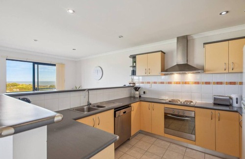 Ledge Point House | Living on the Ledge, ocean front