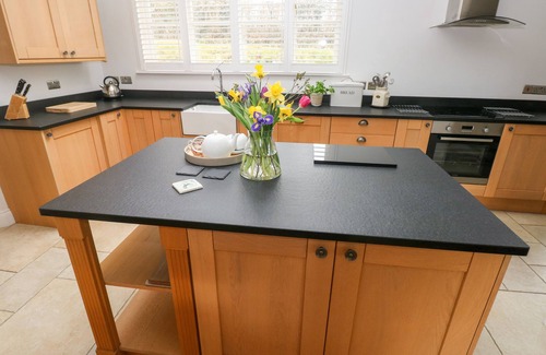 Llanfallteg Cottage | LLETY'R LLWYNOG, family friendly, with open fire in Tenby