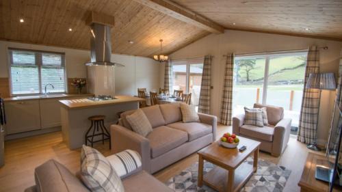 Gwynedd- Snowdonia House | Llyn Conwy Lodge