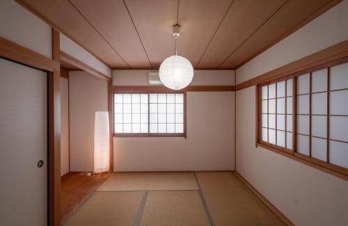 Chuo Ward Villa | LN20 NEW KOBE VILLA JR神戸駅徒歩7分!ペット可!最大16名宿泊可能な一軒家a