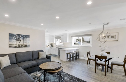 West Newport House | Located directly on the Sand. Two Master Suites, four bedrooms, four bathrooms.n