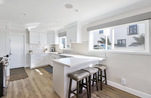 West Newport House | Located directly on the Sand. Two Master Suites, four bedrooms, four bathrooms.n