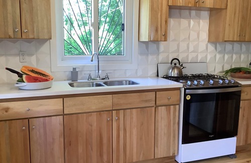 Antoneys Cay Cottage | Located in a quiet corner of West End Village; hub of Roatan’s tourism center.