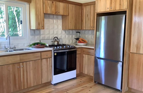 Antoneys Cay Cottage | Located in a quiet corner of West End Village; hub of Roatan’s tourism center.