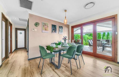 Cranebrook House | Located in Cranebrook, 3 bedrooms, relaxing home