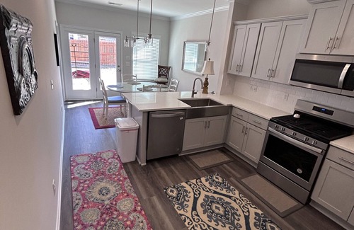 Oak Grove House | Located in safe community close to most attractions.