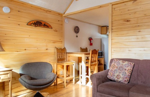 Red River Cabin | Located on the river, facing the Mountains