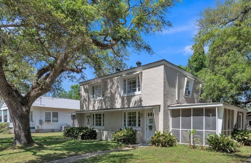 Old Town House | Location! 1/2 Block to Beach and 4 Blocks to MAIN STREET! Great Quiet Location!