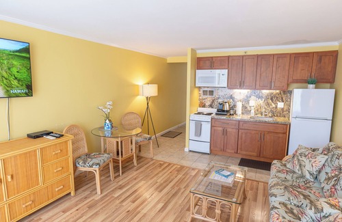 Waikiki Apartment | 💎LOCATION💎 5min to 🏄‍♀️🏊‍♀️🐠🦈🌸 free parking 🚙🅿️, fast WIFI💻 🌺F17A07🌺