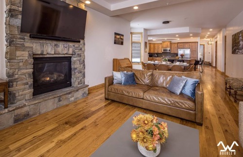 Big Sky Condo | Location = Awesome! Plus a private Hot Tub!