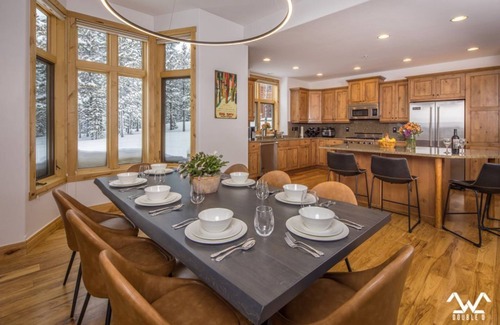 Big Sky Condo | Location = Awesome! Plus a private Hot Tub!