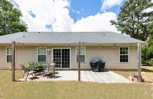 Duncan House | Location, Convenience, Comfort! Spacious home in a quite neighborhood, near GSP