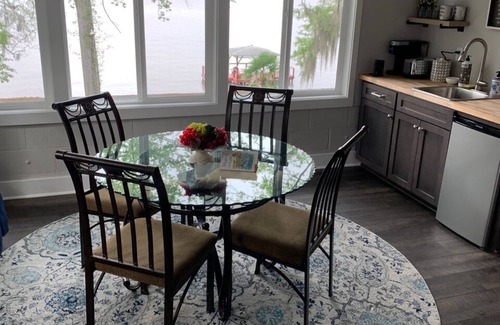 Cobb Cottage | Location! Location! Location! 6 Beds Gorgeous Lake View. Minutes from Everything