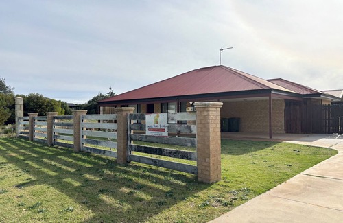 Lancelin House | Location! Location! Merlot all about it.