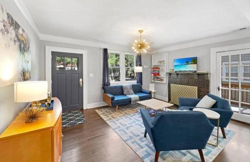 Riverland Terrace House | Location! Minutes to Downtown and Folly Beach