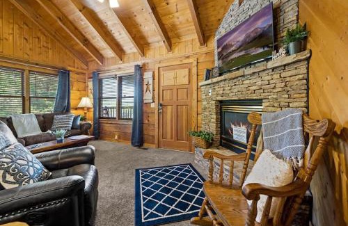 Gatlinburg - Pigeon Forge House | Location Smokies Log Cabin Hot Tub Fireplace