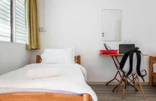 Downtown George Town House | Lodge 22, 5 min walk to Adventist & Pulau Tikus Market