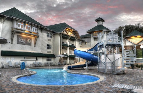 Sevierville Hotel | Lodge at Five Oaks Pigeon Forge - Sevierville