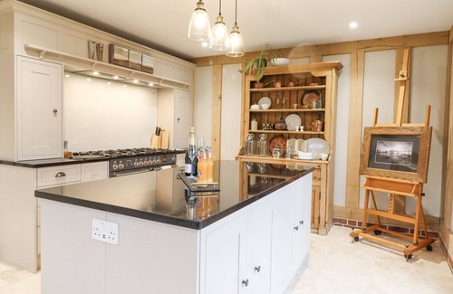 Harwich Cottage | LODGE COTTAGE, pet friendly, character holiday cottage in Harwich