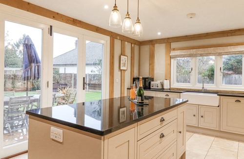 Harwich Cottage | LODGE COTTAGE, pet friendly, character holiday cottage in Harwich