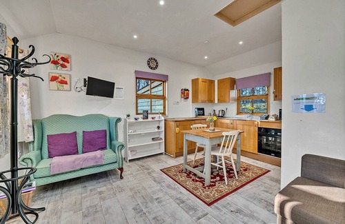 West Stow Ski Chalet | Lodge in Suffolk Countryside with BBQ