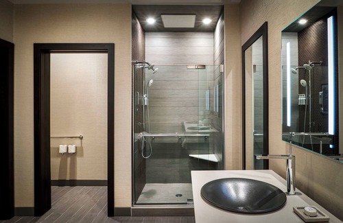 Ashwaubenon Hotel | Lodge Kohler