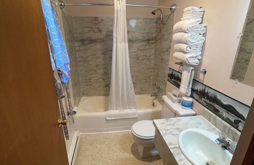 Melrose House | Lodge Rooms 4,5,6,8 - Montana Mountain Views